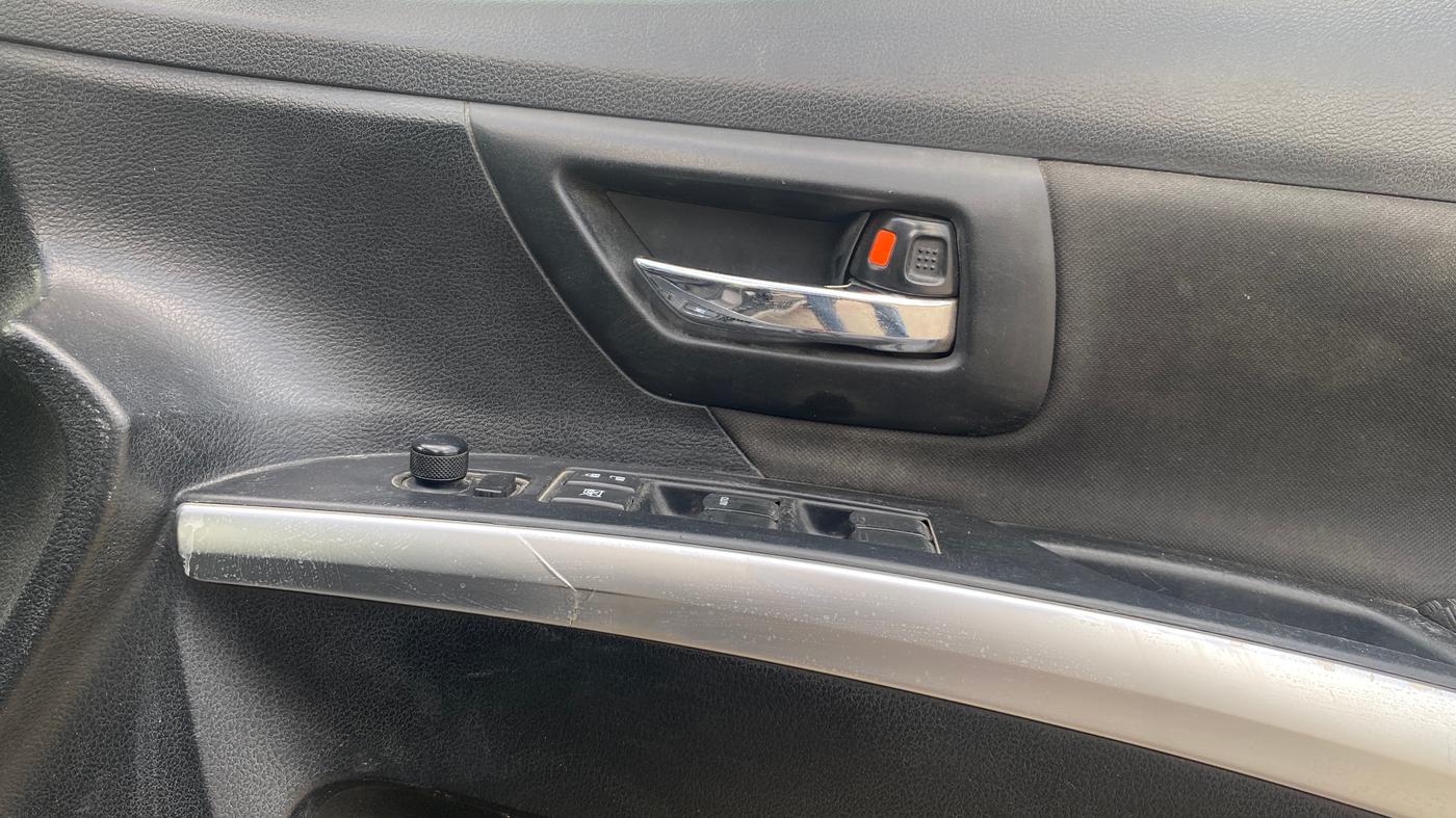 2018 Maruti S Cross ZETA 1.3, Diesel, Manual, 1,16,658 km, Driver Side Door Panels Control