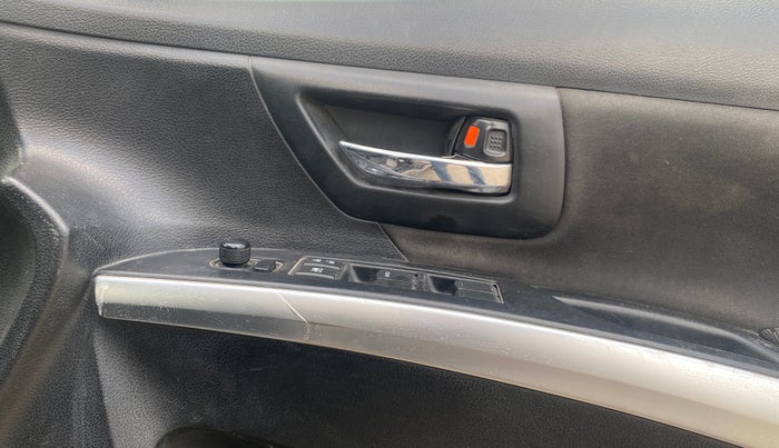 2018 Maruti S Cross ZETA 1.3, Diesel, Manual, 1,17,600 km, Driver Side Door Panels Control