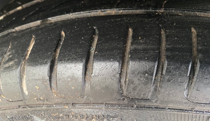 2018 Maruti S Cross ZETA 1.3, Diesel, Manual, 1,17,600 km, Left Rear Tyre Tread