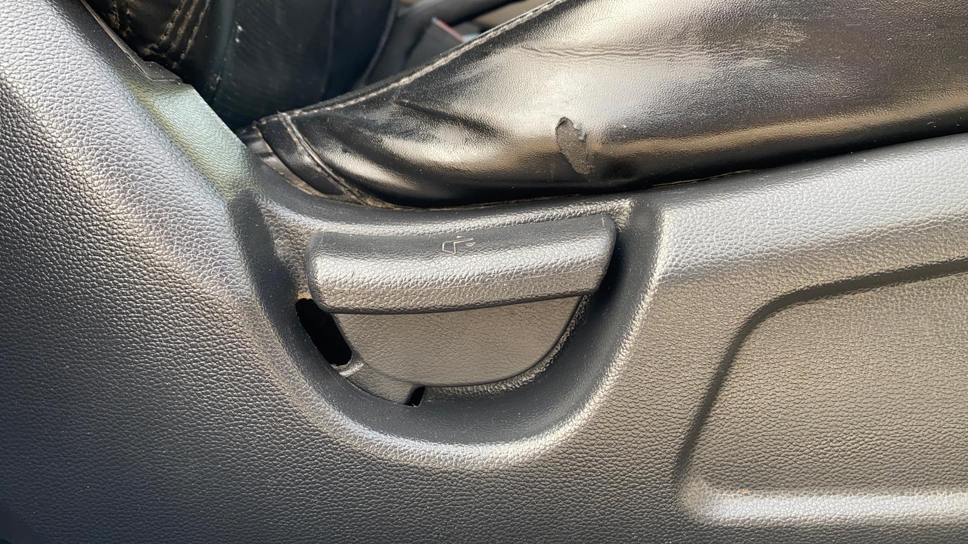 2019 Hyundai Elite i20 MAGNA PLUS 1.2, Petrol, Manual, 19,797 km, Driver Side Adjustment Panel