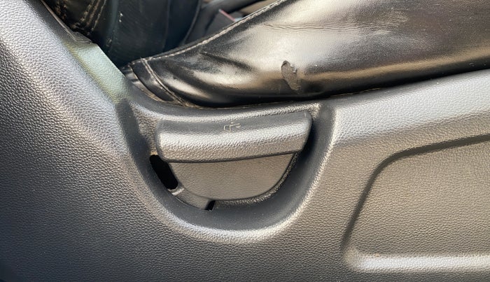 2019 Hyundai Elite i20 MAGNA PLUS 1.2, Petrol, Manual, 19,797 km, Driver Side Adjustment Panel