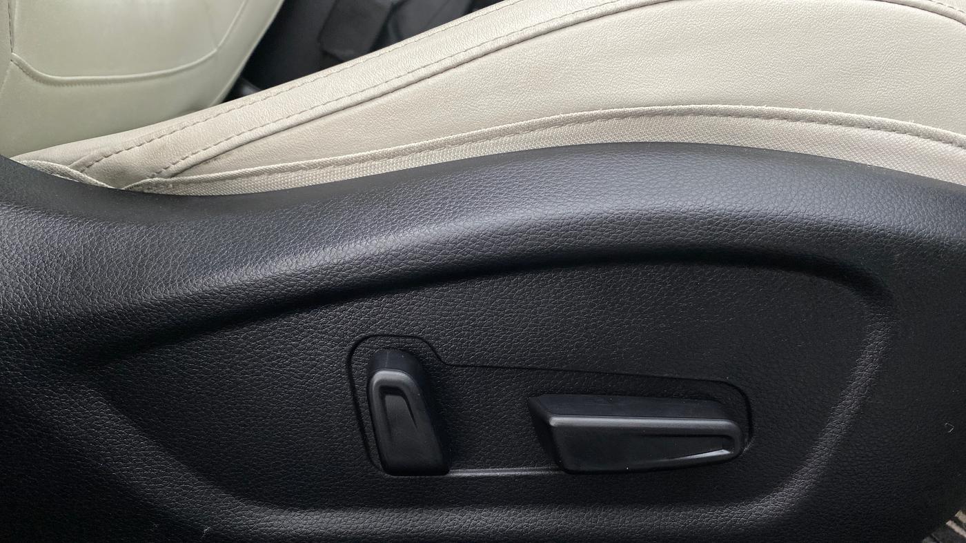 2019 KIA SELTOS HTX+ AT 1.5 DIESEL, Diesel, Automatic, 35,180 km, Driver Side Adjustment Panel