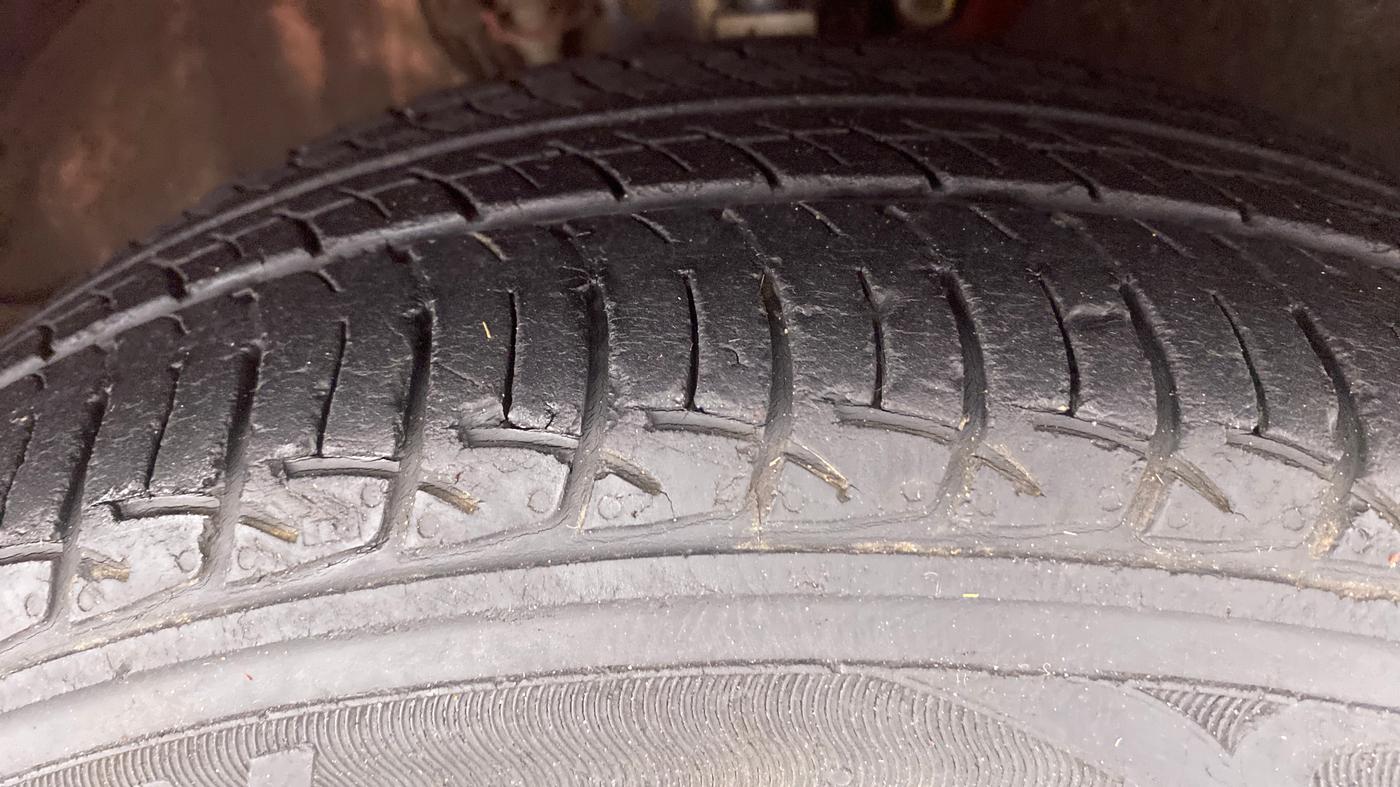 2015 Volkswagen Polo HIGHLINE1.2L PETROL, Petrol, Manual, 40,843 km, Right Front Tyre Tread