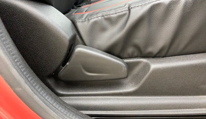 2022 Renault Kwid RXT 1.0 (O), Petrol, Manual, 8,354 km, Driver Side Adjustment Panel