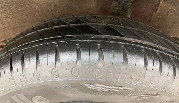 2022 Renault Kwid RXT 1.0 (O), Petrol, Manual, 8,354 km, Left Rear Tyre Tread