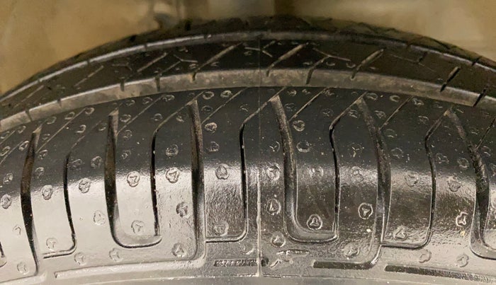 2010 Maruti Wagon R 1.0 LXI, Petrol, Manual, 80,371 km, Right Front Tyre Tread
