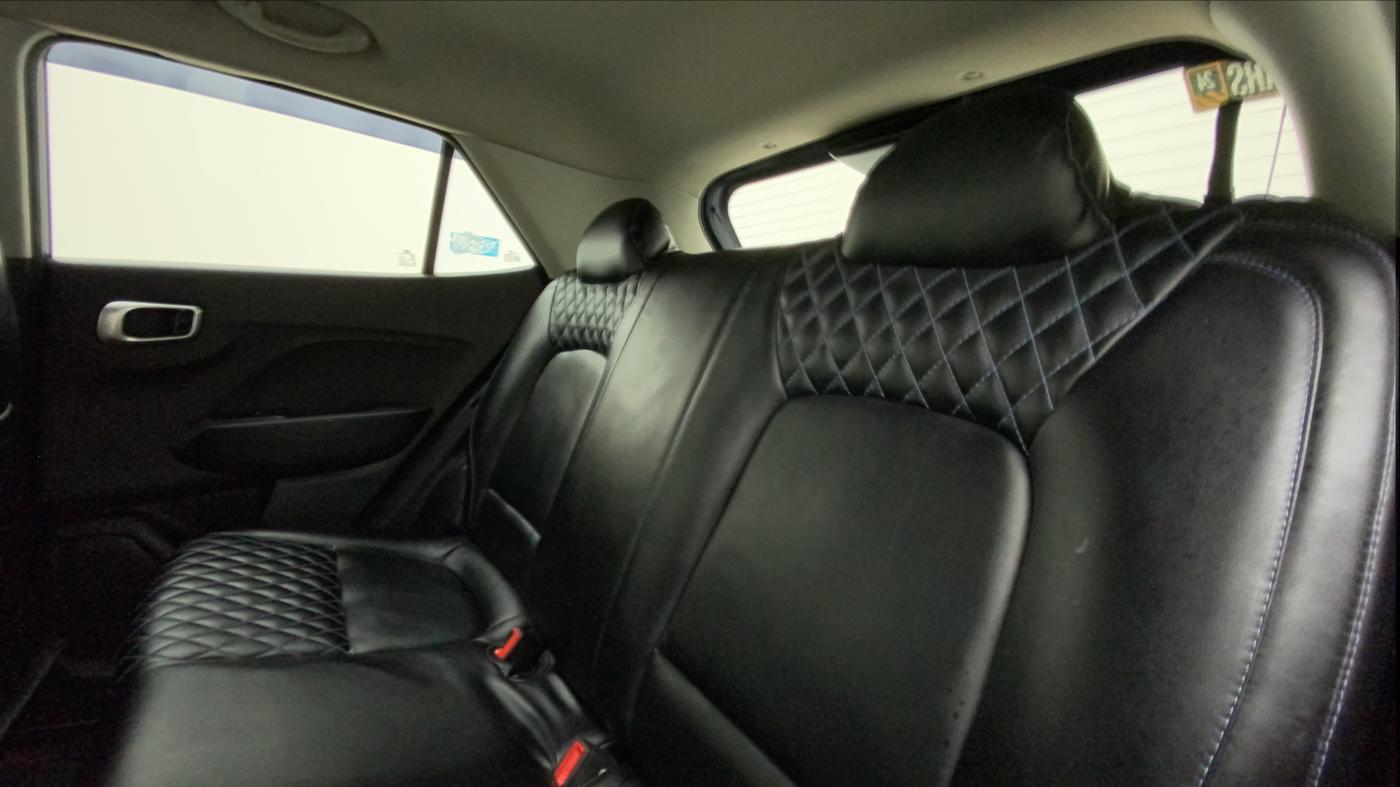 2020 Hyundai VENUE S 1.2, Petrol, Manual, 42,533 km, Right Side Rear Door Cabin