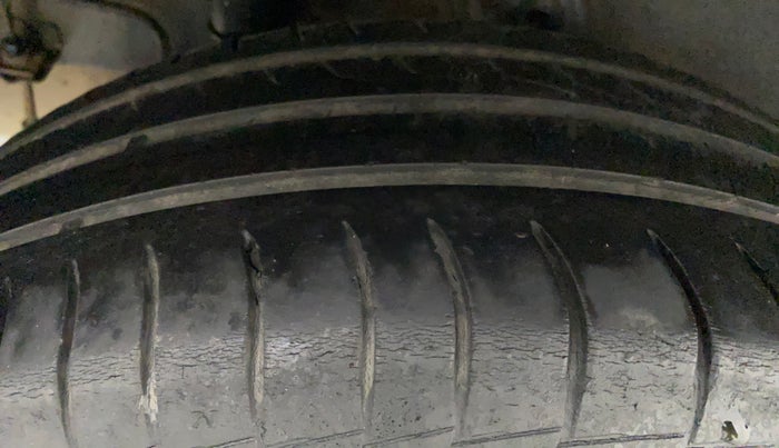 2020 Hyundai VENUE S 1.2, Petrol, Manual, 42,533 km, Right Rear Tyre Tread