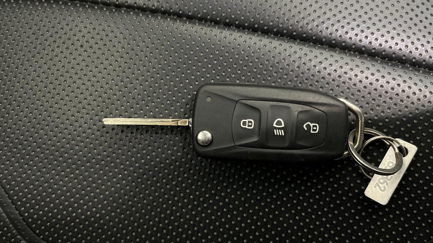 2026 Tata PUNCH Pure Plus 5 Speed MT, Petrol, Manual, 10,477 km, Key Close Up