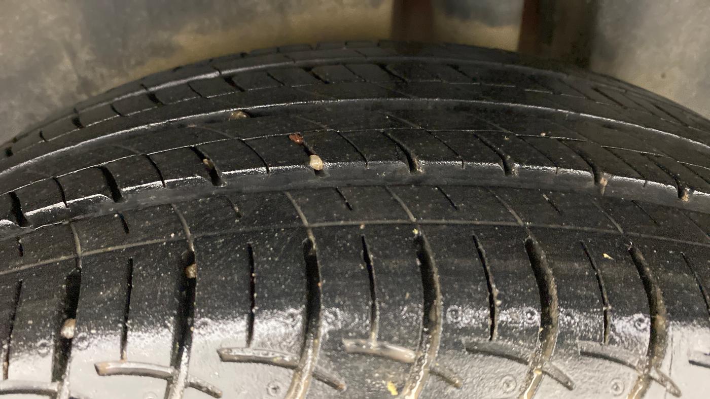 2016 Maruti Ciaz ZXI, Petrol, Manual, 27,972 km, Left Rear Tyre Tread