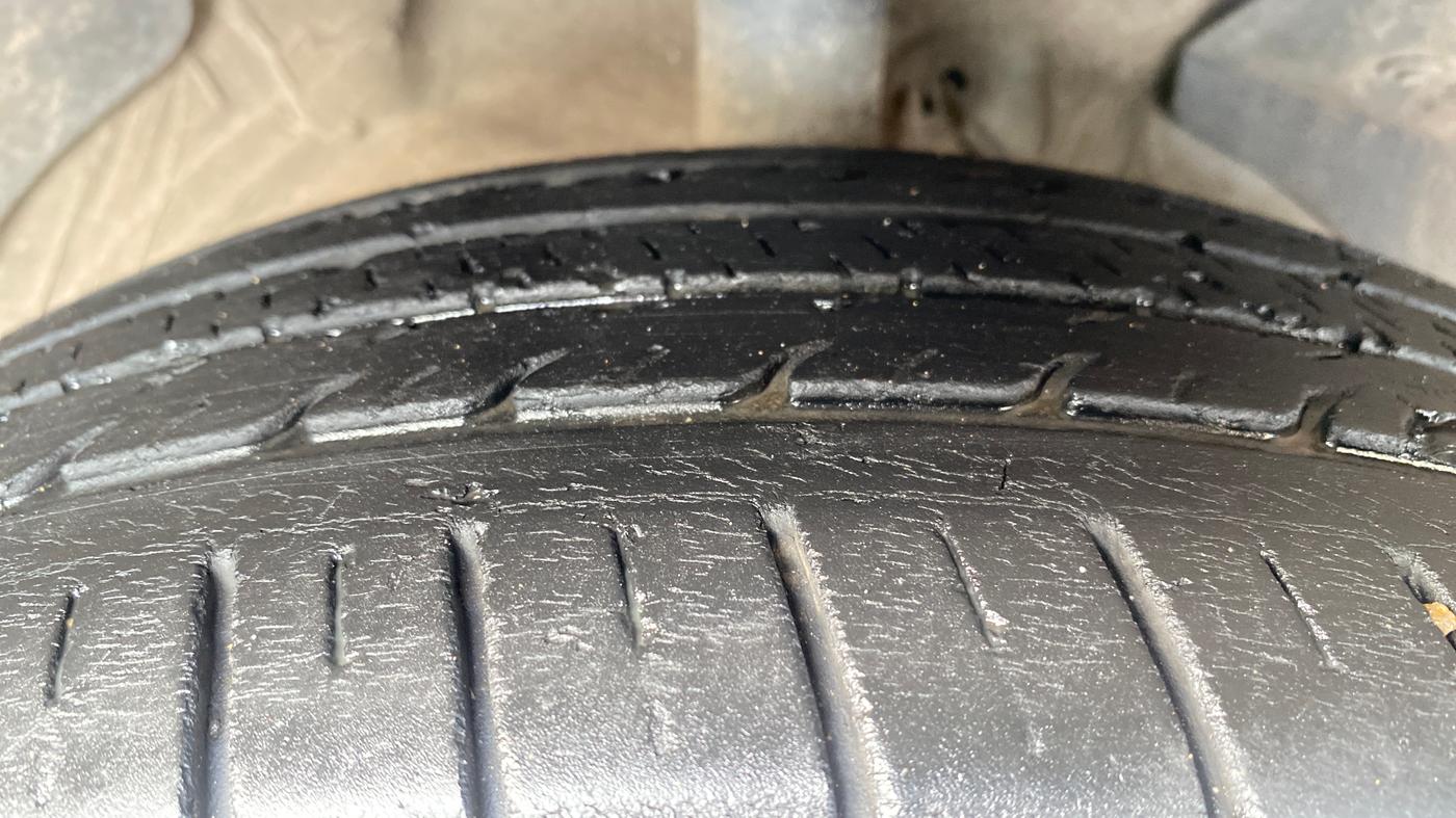 2020 MG HECTOR PLUS SHARP 1.5 PETROL TURBO DCT 6-STR, Petrol, Automatic, 41,818 km, Right Front Tyre Tread