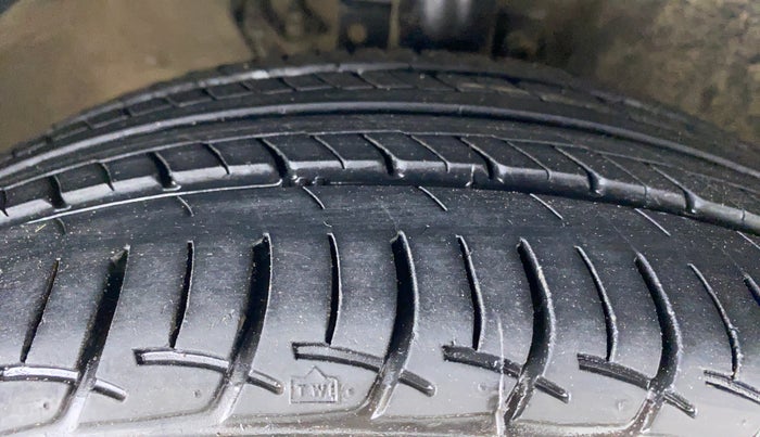 2018 Volkswagen Ameo HIGHLINE PLUS 1.0, Petrol, Manual, 19,694 km, Right Front Tyre Tread