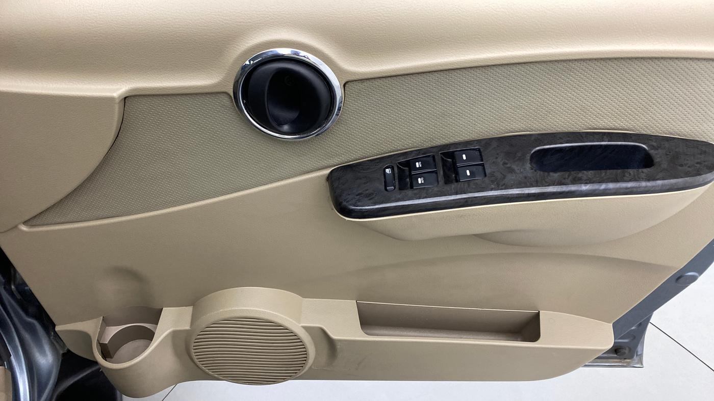 2014 Mahindra Xylo H9 BS IV, Diesel, Manual, 49,682 km, Driver Side Door Panels Control