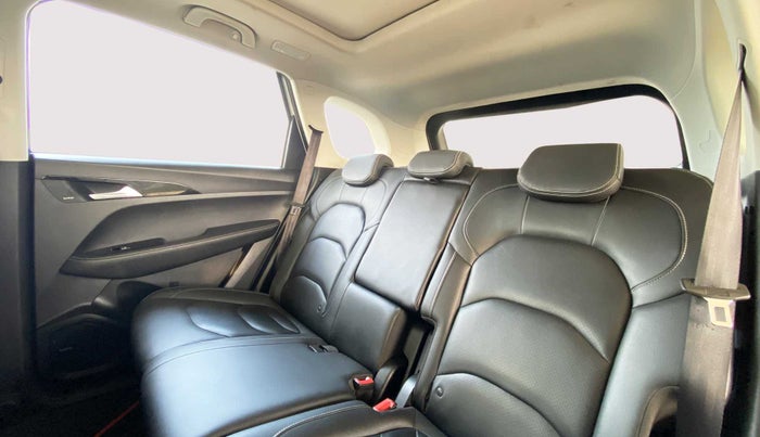2020 MG HECTOR SHARP DCT PETROL, Petrol, Automatic, 35,672 km, Right Side Rear Door Cabin