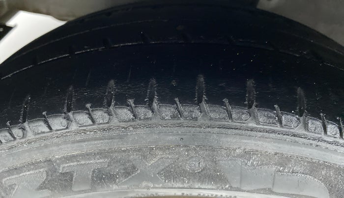 2018 Hyundai Eon ERA PLUS, Petrol, Manual, 61,720 km, Left Front Tyre Tread