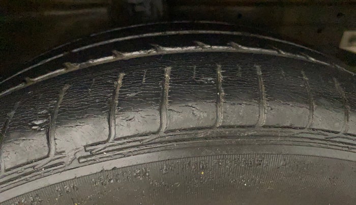 2014 Maruti Ciaz VXI, Petrol, Manual, 39,237 km, Right Front Tyre Tread