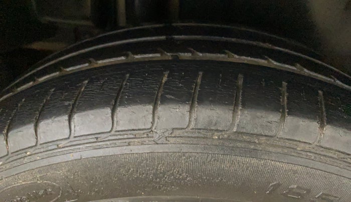 2014 Maruti Ciaz VXI, Petrol, Manual, 39,237 km, Right Rear Tyre Tread