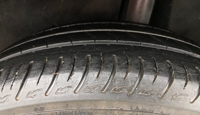 2021 Maruti Baleno DELTA PETROL 1.2, Petrol, Manual, 37,657 km, Left Rear Tyre Tread