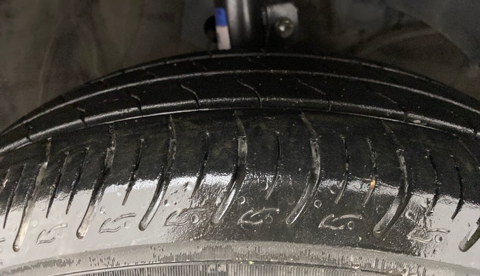 2021 Maruti Baleno DELTA PETROL 1.2, Petrol, Manual, 37,657 km, Right Front Tyre Tread