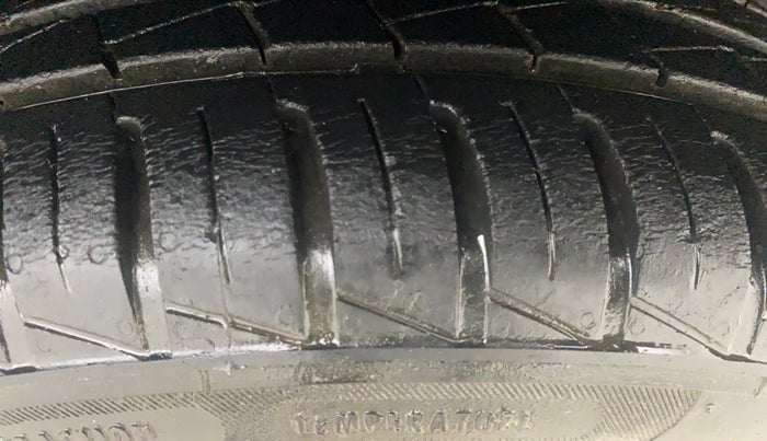 2020 Renault Kwid RXT 1.0 (O), Petrol, Manual, 13,822 km, Left Rear Tyre Tread