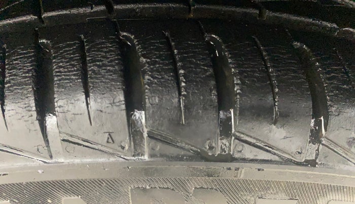 2020 Renault Kwid RXT 1.0 (O), Petrol, Manual, 13,822 km, Right Front Tyre Tread