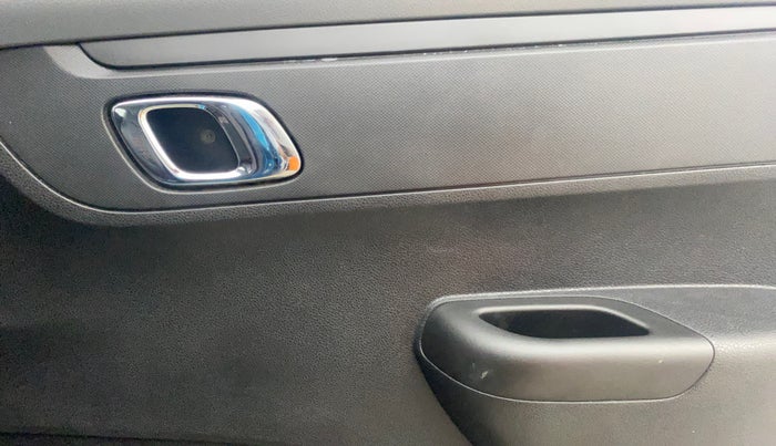 2020 Renault Kwid RXT 1.0 (O), Petrol, Manual, 13,822 km, Driver Side Door Panels Control