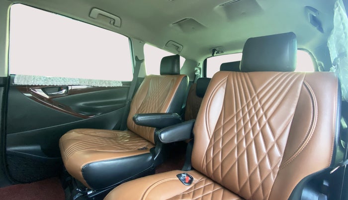 2020 Toyota Innova Crysta 2.4 GX 7 STR, Diesel, Manual, 28,795 km, Right Side Rear Door Cabin
