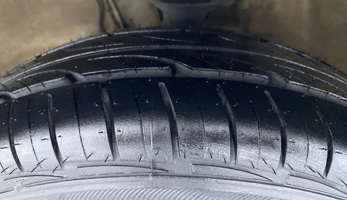 2020 Maruti Alto LXI, Petrol, Manual, 40,014 km, Left Front Tyre Tread