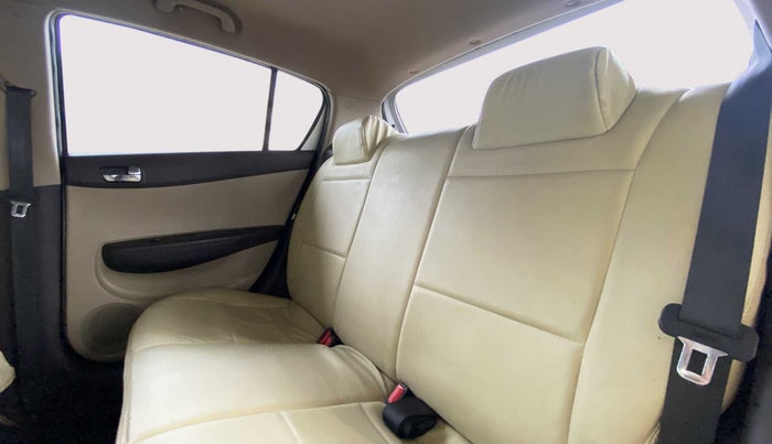 2010 Hyundai i20 MAGNA O 1.2, Petrol, Manual, 20,890 km, Right Side Rear Door Cabin