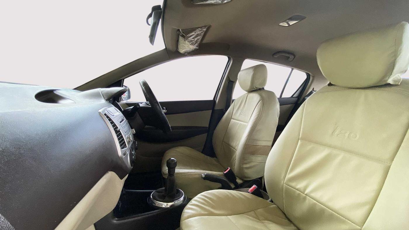 2010 Hyundai i20 MAGNA O 1.2, Petrol, Manual, 20,890 km, Right Side Front Door Cabin