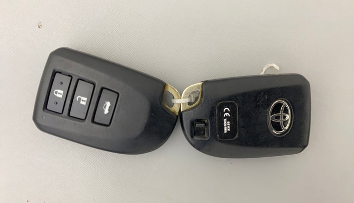 2018 Toyota YARIS V MT, Petrol, Manual, 48,255 km, Key Close Up