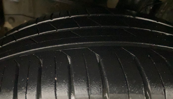 2018 Toyota YARIS V MT, Petrol, Manual, 48,255 km, Left Front Tyre Tread