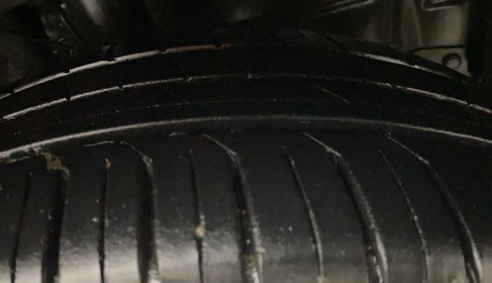 2018 Toyota YARIS V MT, Petrol, Manual, 48,255 km, Right Front Tyre Tread