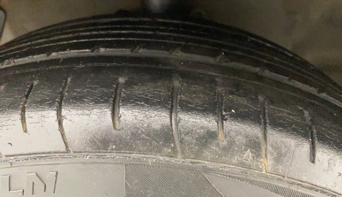 2013 Hyundai i20 MAGNA O 1.2, Petrol, Manual, 82,253 km, Left Front Tyre Tread