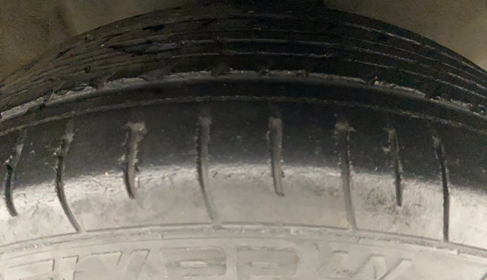 2013 Hyundai i20 MAGNA O 1.2, Petrol, Manual, 82,253 km, Right Front Tyre Tread