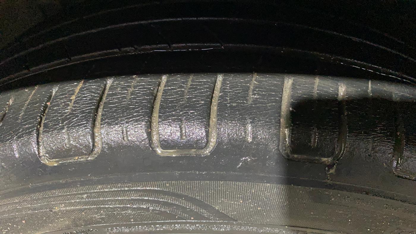 2021 MG HECTOR PLUS SELECT 2.0 DIESEL TURBO MT 7-STR, Diesel, Manual, 30,192 km, Left Front Tyre Tread