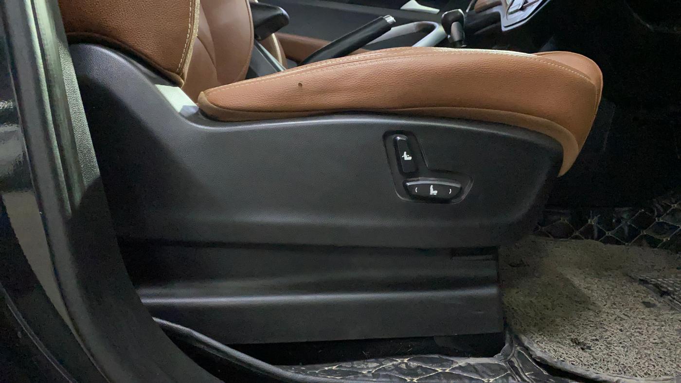 2021 MG HECTOR PLUS SELECT 2.0 DIESEL TURBO MT 7-STR, Diesel, Manual, 30,192 km, Driver Side Adjustment Panel