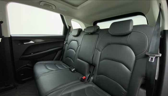 2020 MG HECTOR SHARP 2.0 DIESEL, Diesel, Manual, 56,425 km, Right Side Rear Door Cabin