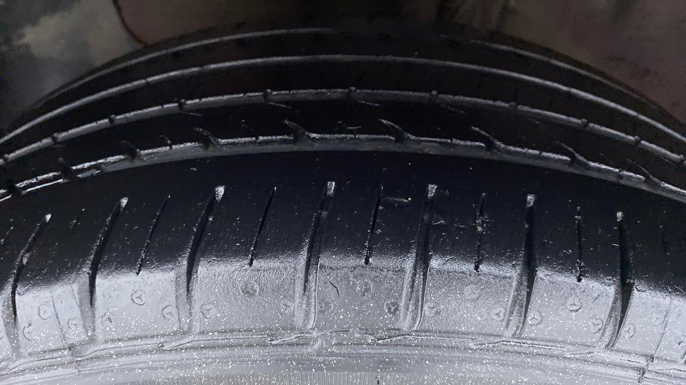 2014 Hyundai Elite i20 SPORTZ (O) 1.2, Petrol, Manual, 74,053 km, Left Front Tyre Tread