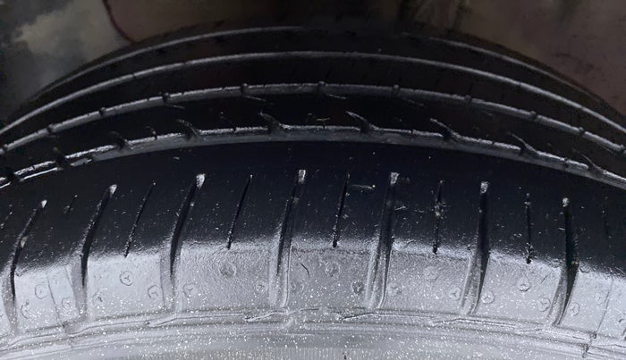 2014 Hyundai Elite i20 SPORTZ (O) 1.2, Petrol, Manual, 74,053 km, Left Front Tyre Tread