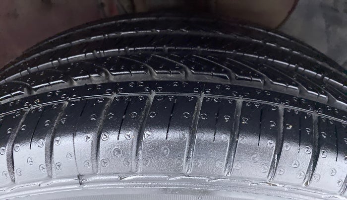 2014 Hyundai Elite i20 SPORTZ (O) 1.2, Petrol, Manual, 74,053 km, Right Front Tyre Tread
