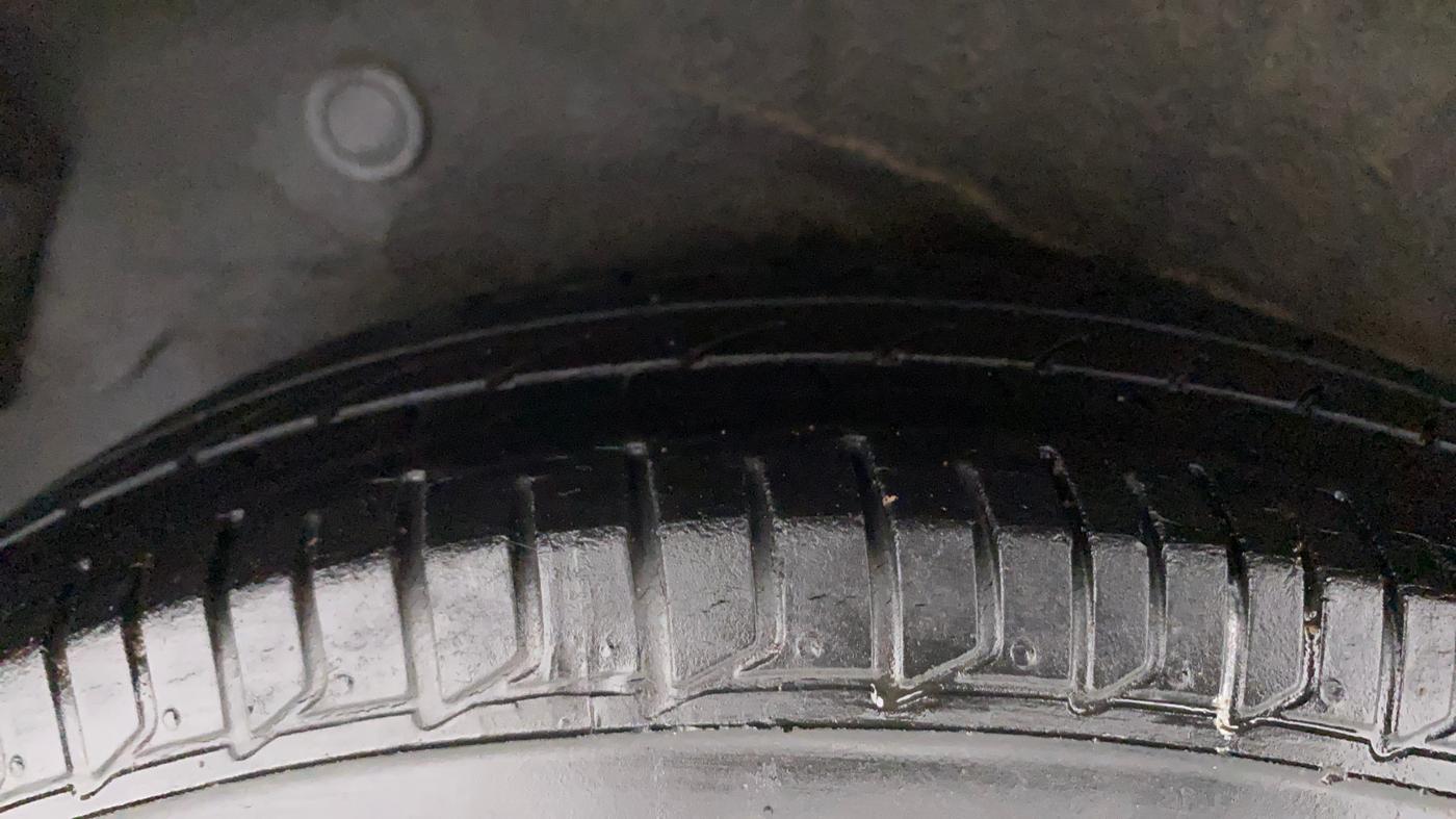 2013 Hyundai i10 MAGNA 1.1, Petrol, Manual, 46,910 km, Right Rear Tyre Tread
