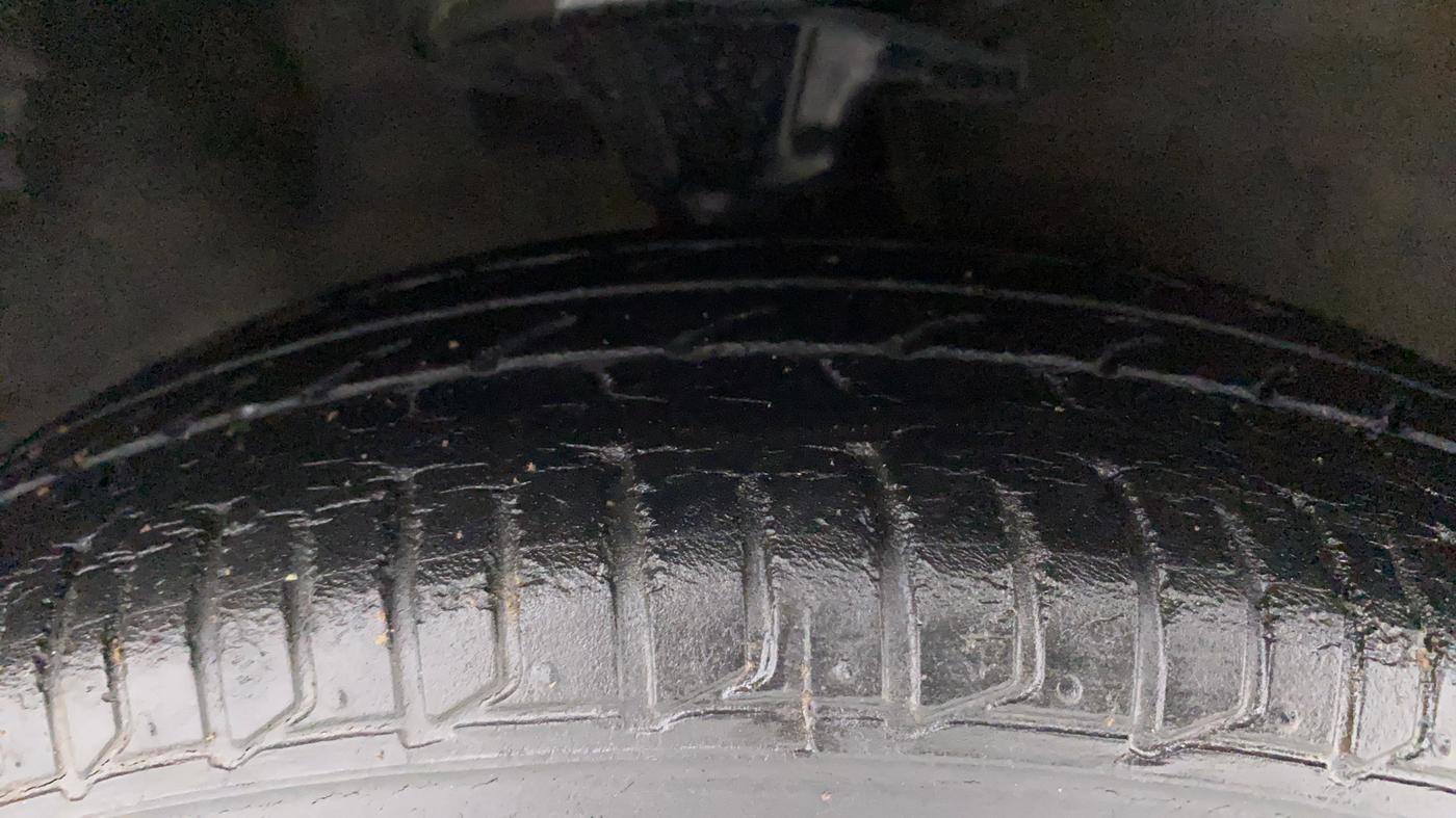 2013 Hyundai i10 MAGNA 1.1, Petrol, Manual, 46,910 km, Right Front Tyre Tread