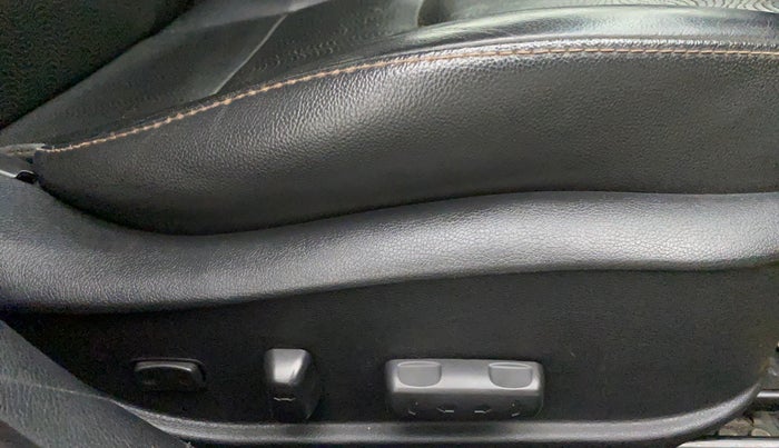 2015 Hyundai New Elantra 1.8 SX AT VTVT, Petrol, Automatic, 74,819 km, Driver Side Adjustment Panel