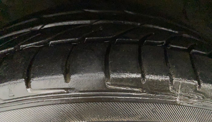 2015 Hyundai New Elantra 1.8 SX AT VTVT, Petrol, Automatic, 74,819 km, Left Rear Tyre Tread