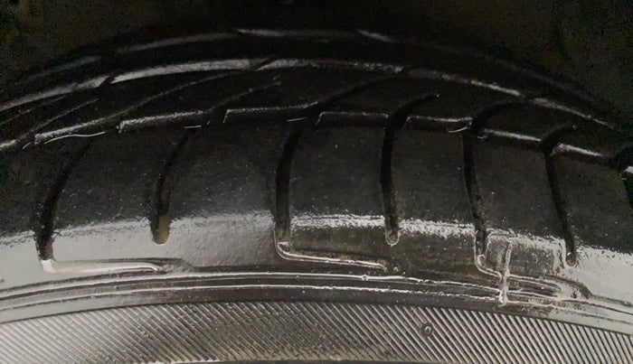 2015 Hyundai New Elantra 1.8 SX AT VTVT, Petrol, Automatic, 74,819 km, Right Front Tyre Tread