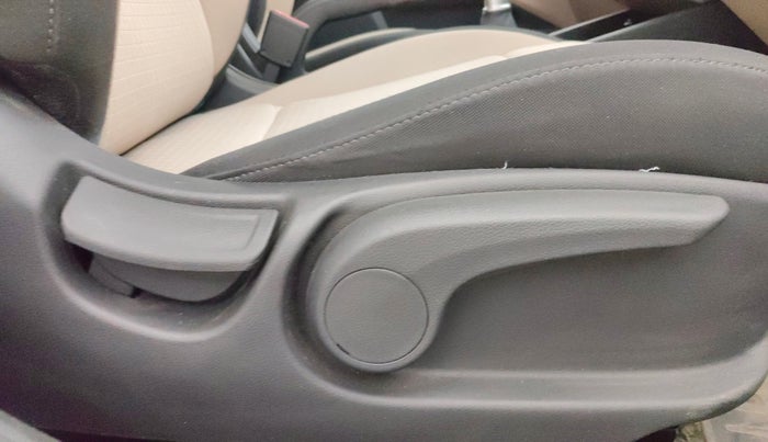 2019 Hyundai Verna 1.6 VTVT SX, Petrol, Manual, 41,403 km, Driver Side Adjustment Panel