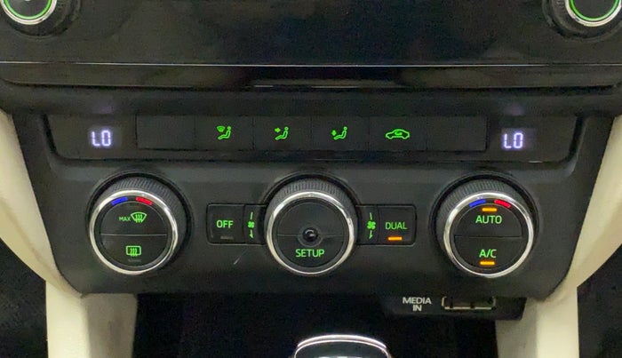 2014 Skoda Octavia ELEGANCE 1.8 TSI AT, Petrol, Automatic, 55,619 km, Automatic Climate Control