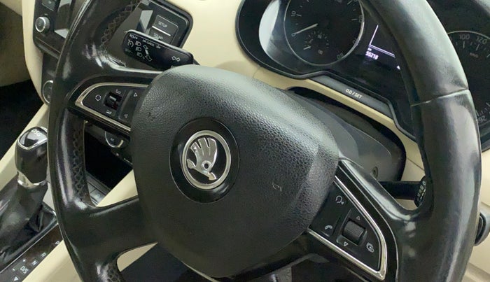 2014 Skoda Octavia ELEGANCE 1.8 TSI AT, Petrol, Automatic, 55,619 km, Steering wheel - Sound system control has minor damage