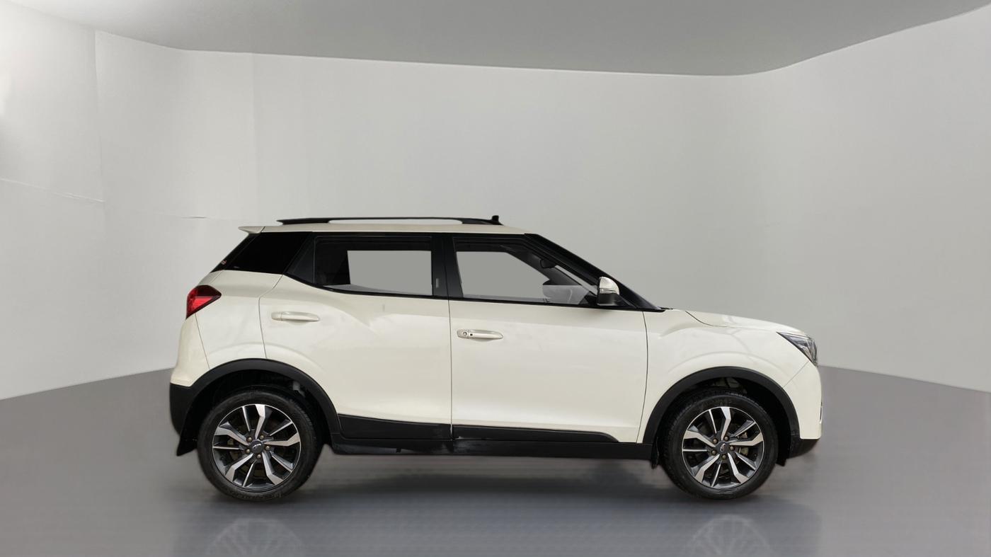 2021 Mahindra XUV300 1.2 W8 OPT, Petrol, Manual, 30,981 km, Right Side View